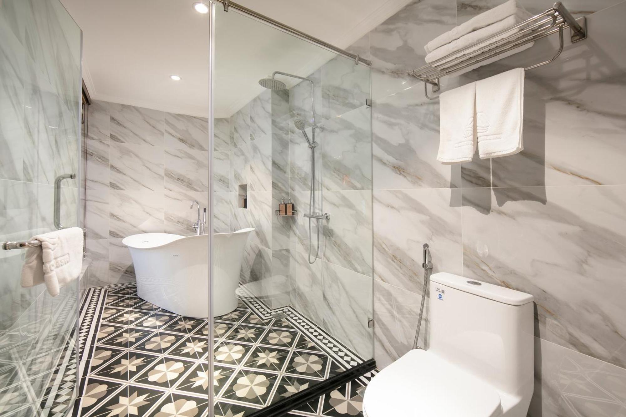 Khách sạn Khách Sạn&spa Acoustic 4*